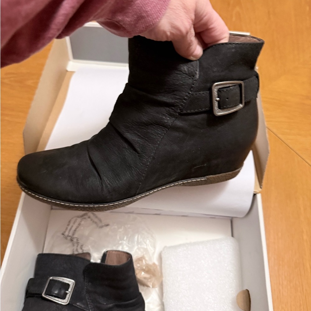 Dansko Black Leather Ankle Boots with Buckle, like new!! Size 10